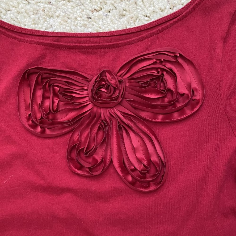 Ann Taylor LOFT red top with flower applique size small women - Picture 3 of 4